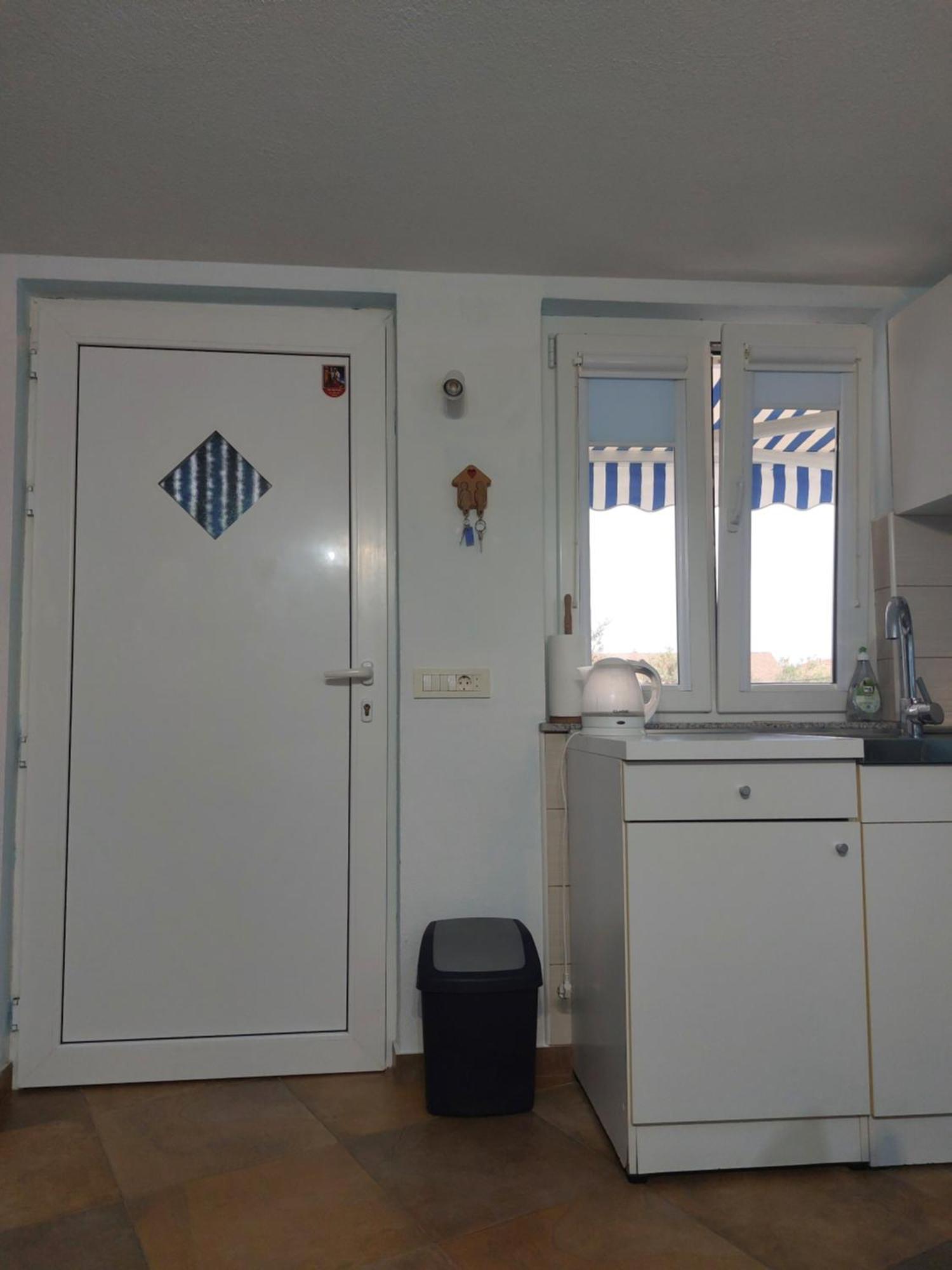 Apartmani Damir Kazija Пакоштане Экстерьер фото