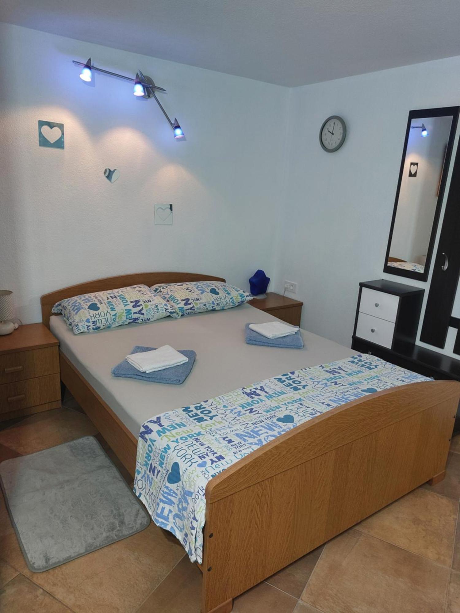 Apartmani Damir Kazija Пакоштане Экстерьер фото